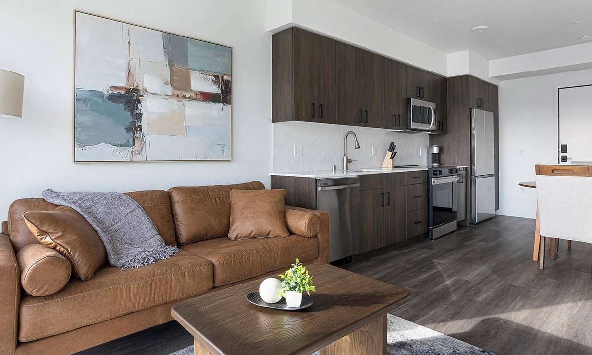 Crown Hill Apartment | Landing | Spectacular 1BD, Gym