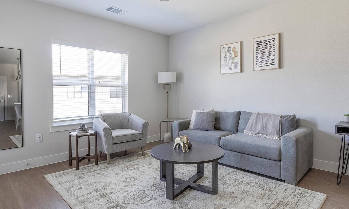 Seguin Apartment | Landing | Spectacular 1BD, Gym, Pool