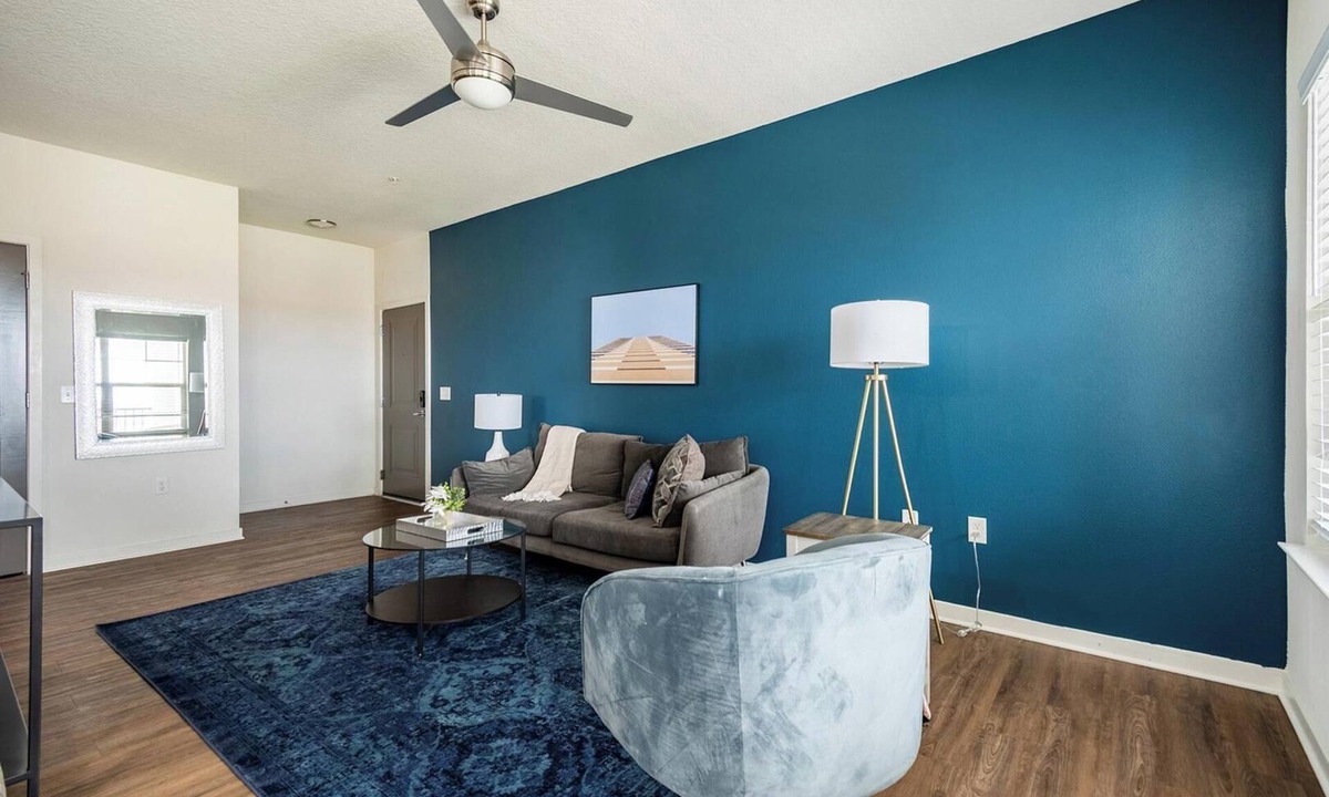 Tropic Apartment | Landing | Spectacular 2BD, Gym, Courtyard