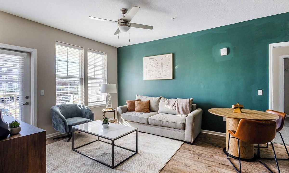 Kenton Apartment | Landing | Spectacular 2BD, Gym, Pool