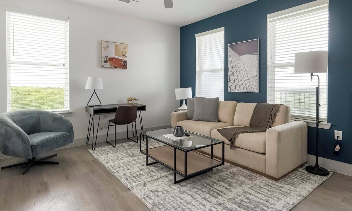 Manor Apartment | Landing | Spectacular 2BD, Pool, Gym