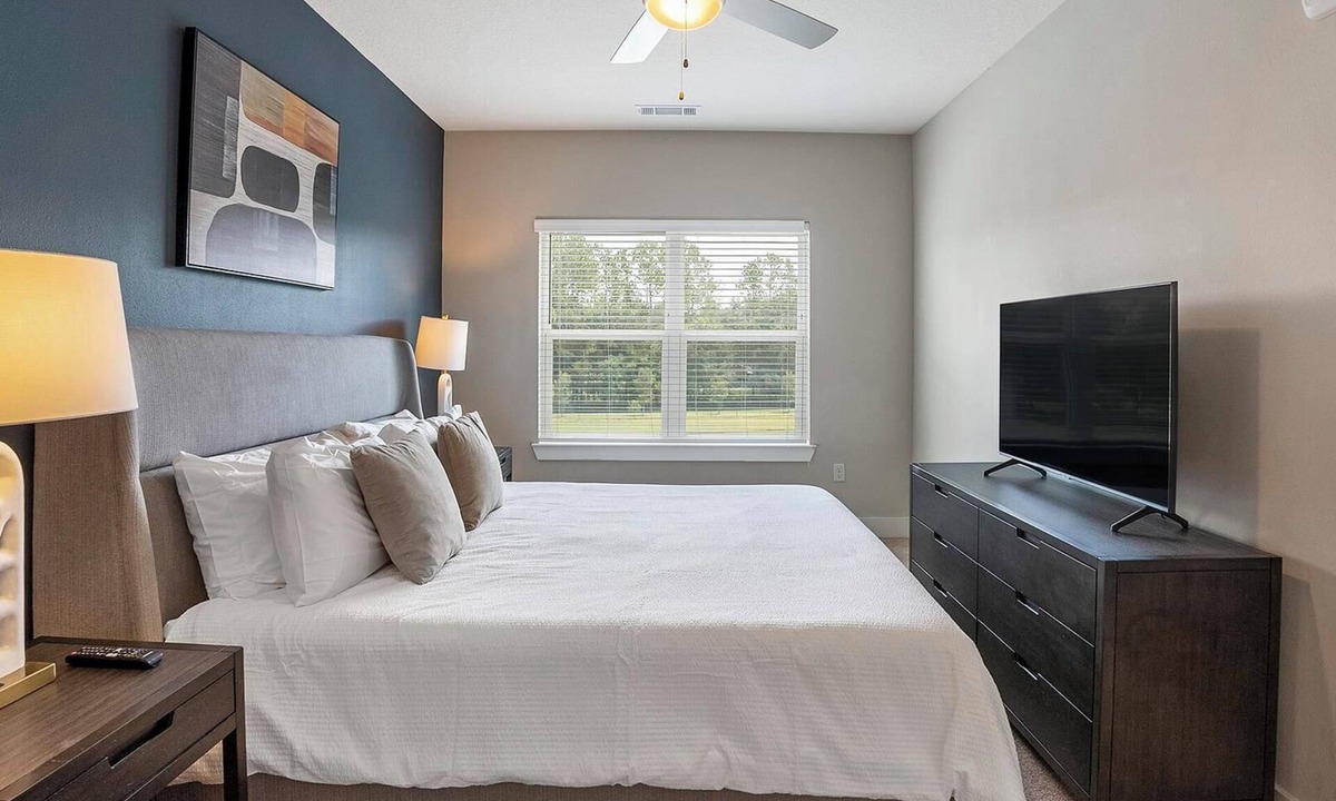 West Oak Hill Apartment | Landing | Spectacular 2BD, Gym