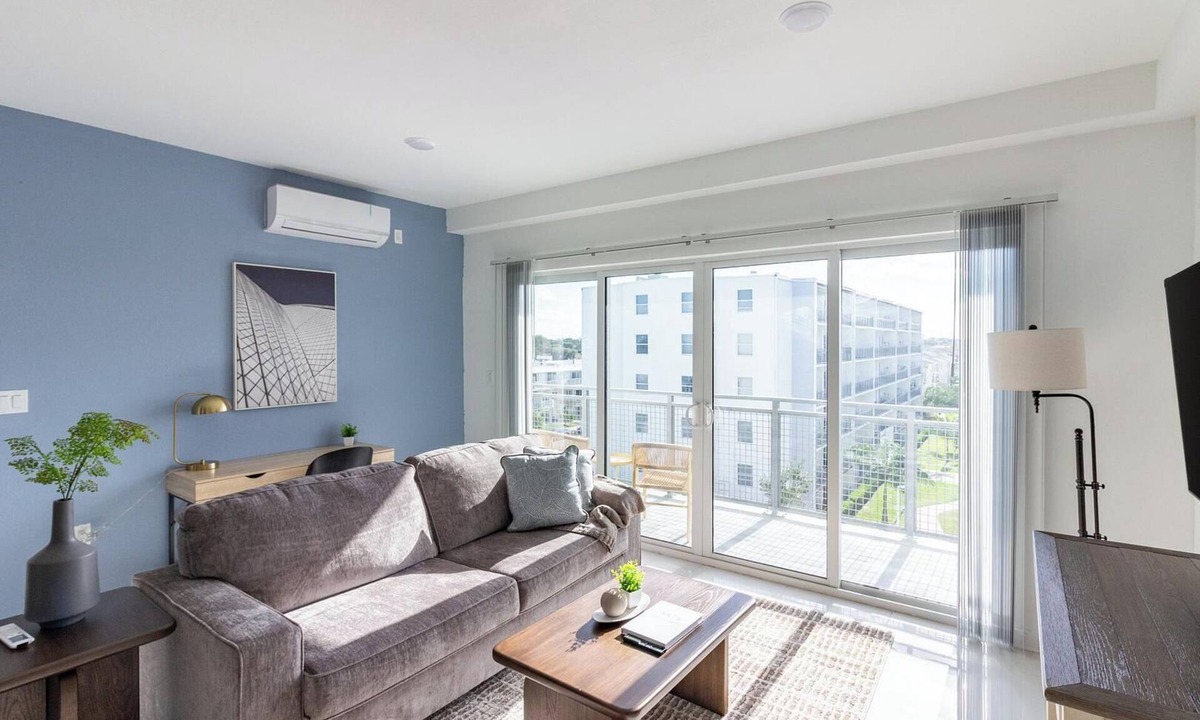 Naranja Apartment | Landing | Spectacular 2BD, Pool, Gym