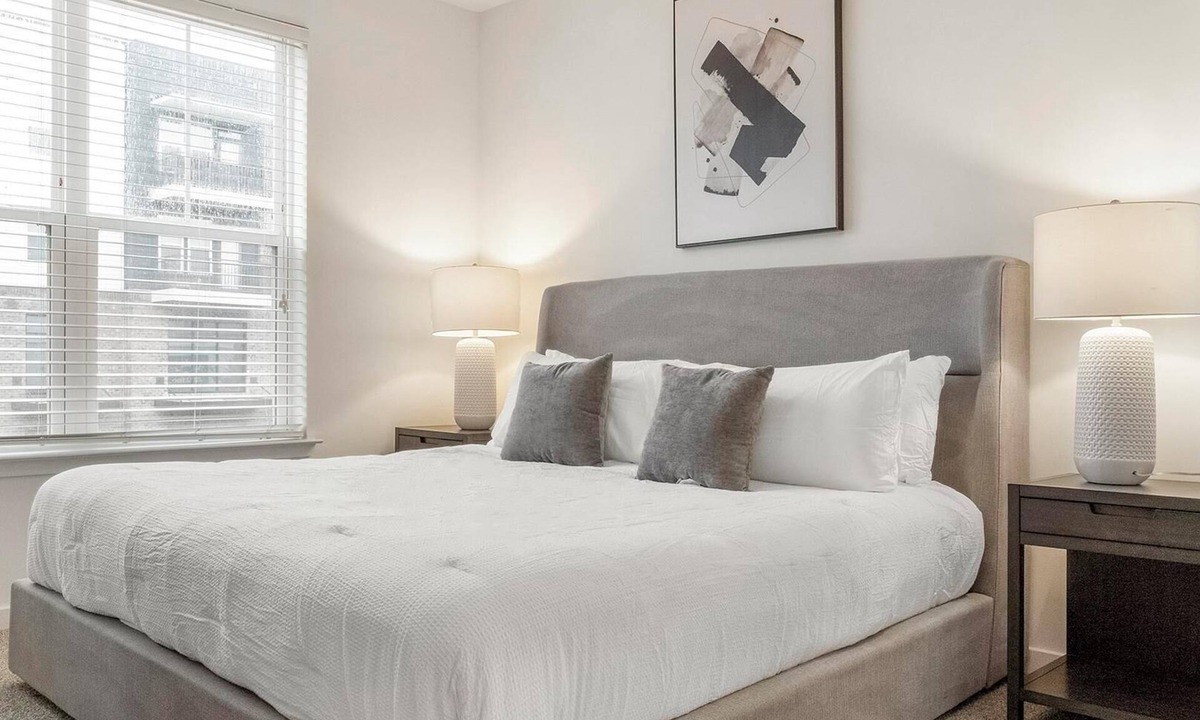 Mableton Apartment | Landing | Spectacular 3BD, Rooftop Lounge, Pool
