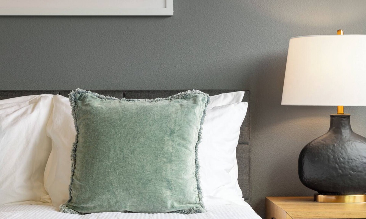 Haverhill Apartment | Landing | Spectacular Studio, Gym, Pool