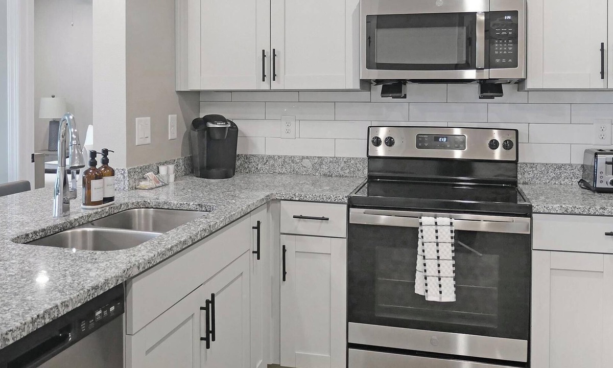 Fort Myers Apartment | Landing | Spectacular 2BD, Gym, Pool