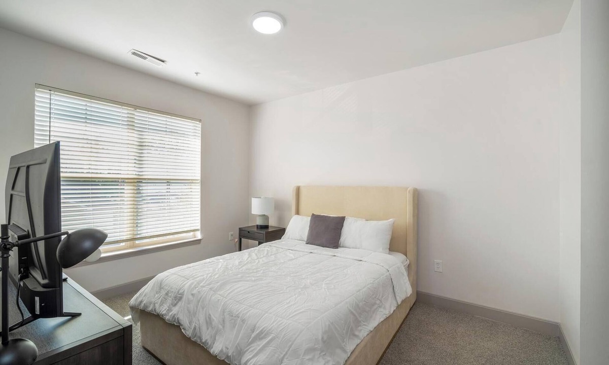 Corryville Apartment | Landing | Spectacular 1BD, Pool, Gym