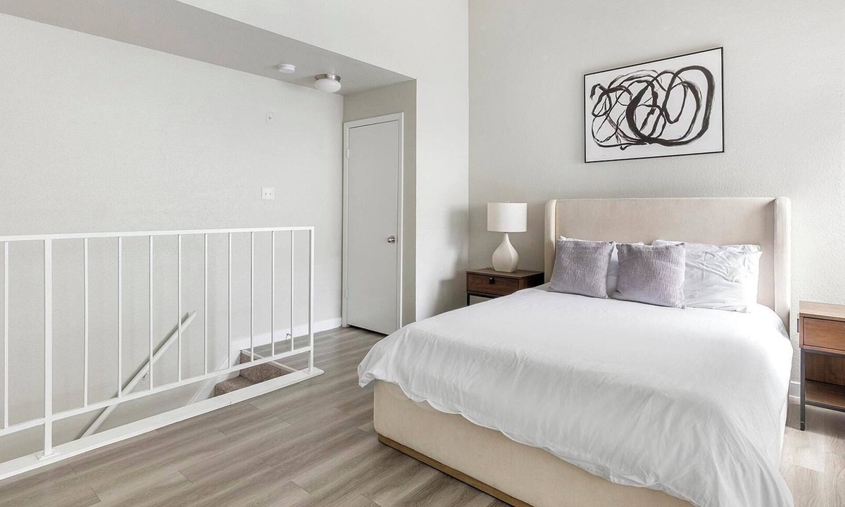 Fort Worth Apartment | Landing | Spectacular 1BD, Courtyard, Gym