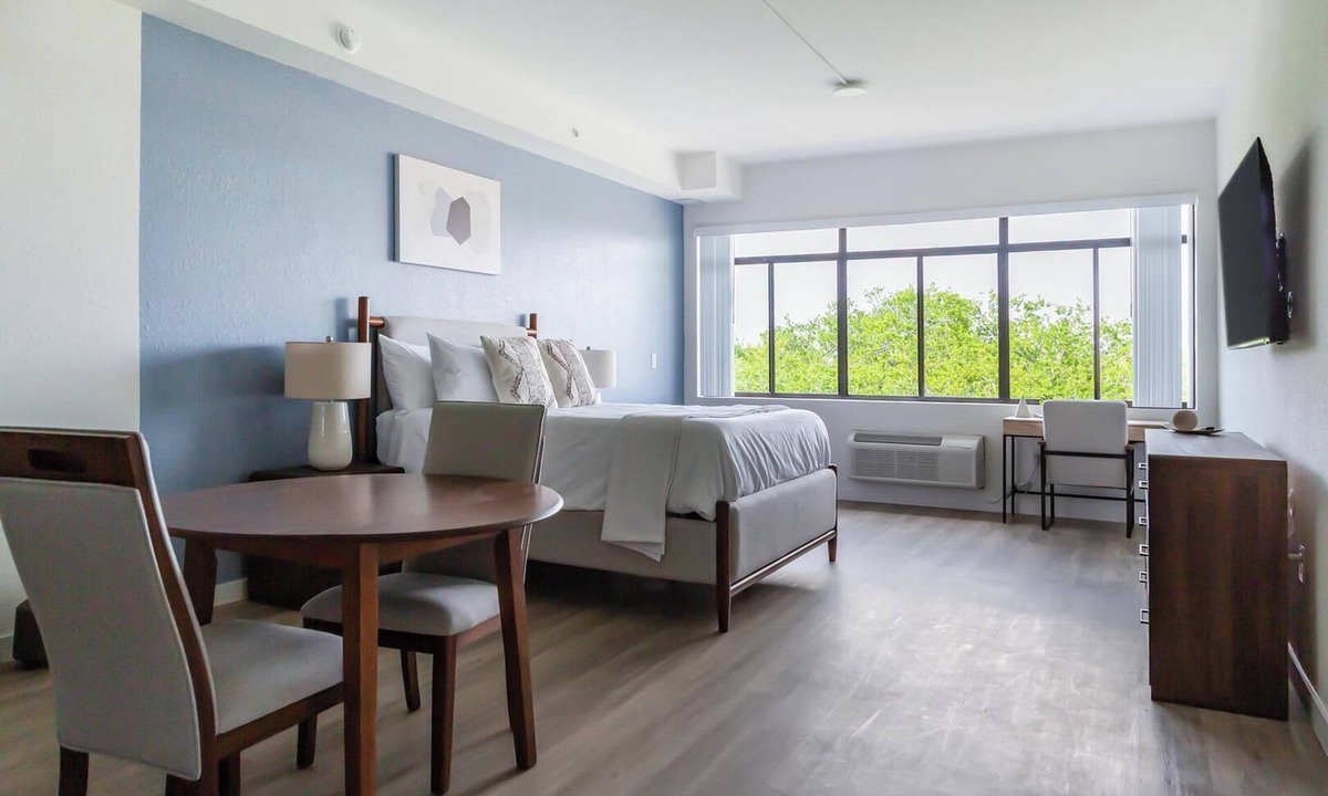 Golden Gate Apartment | Landing | Spectacular Studio, Yoga Studio