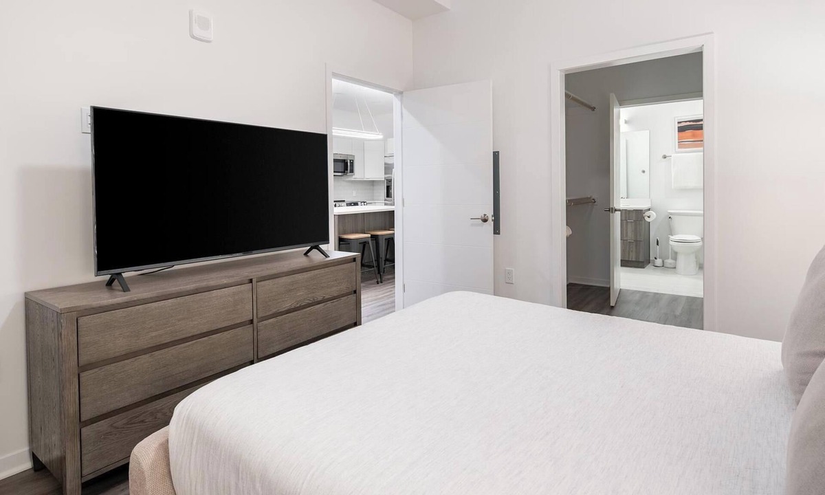 Downtown Kansas City Apartment | Landing | Spectacular 2BD, Yoga Studio, Gym