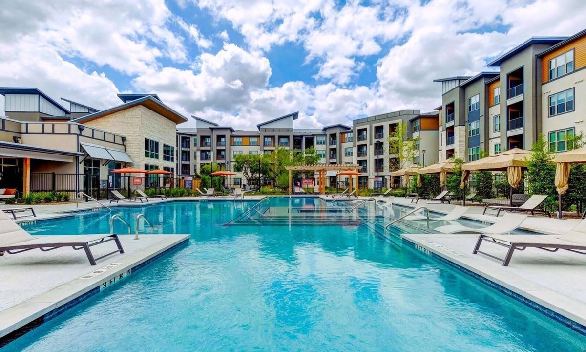 Wetmore Apartment | Landing | Spectacular 1BD, Courtyard, Pool