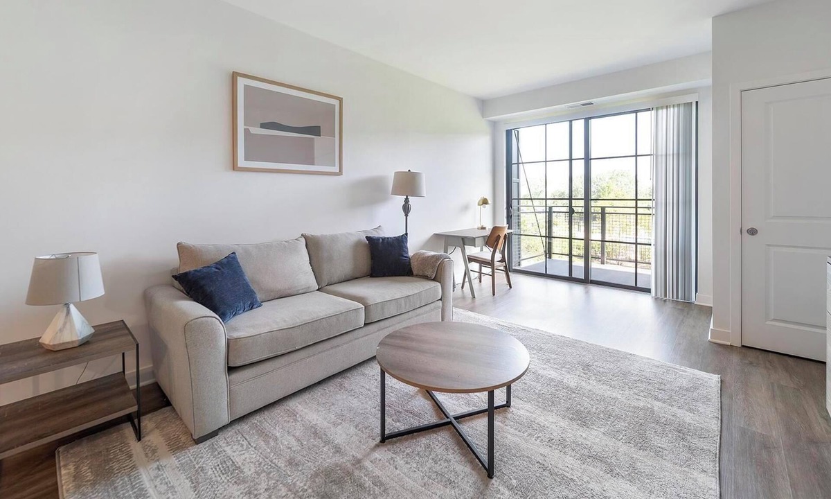 Schaumburg Apartment | Landing | Spectacular 1BD, Pool, Gym