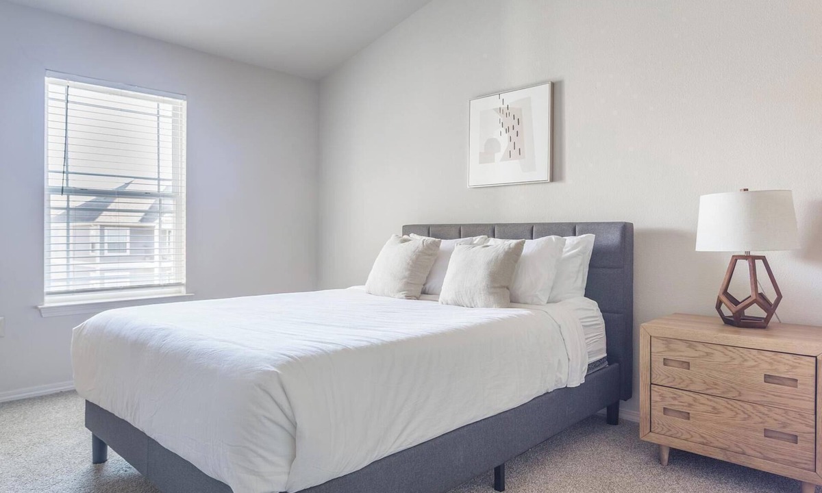 Broken Arrow Apartment | Landing | Stunning 1BD, Gym, Courtyard
