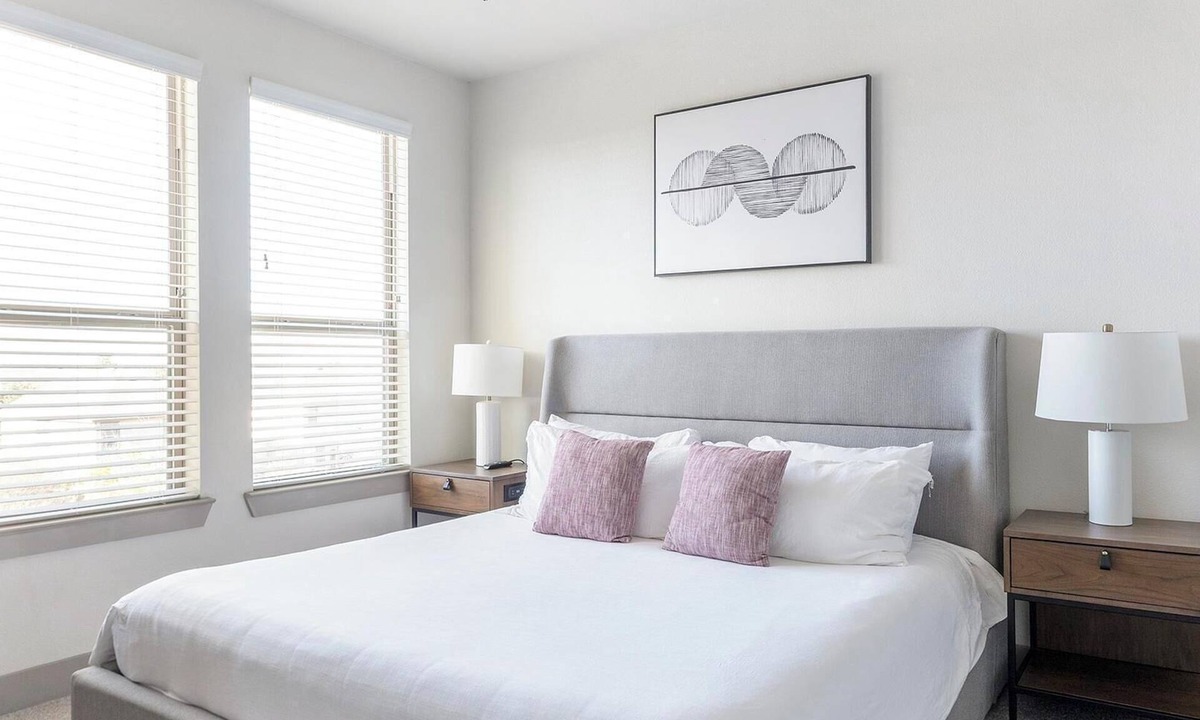 Manor Apartment | Landing | Stunning 1BD, Courtyard, Clubhouse