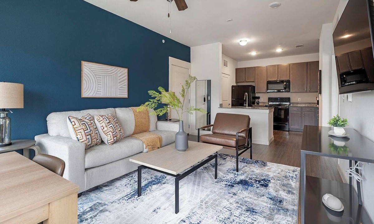 Lockhart Apartment | Landing | Stunning 1BD, Gym, Pool