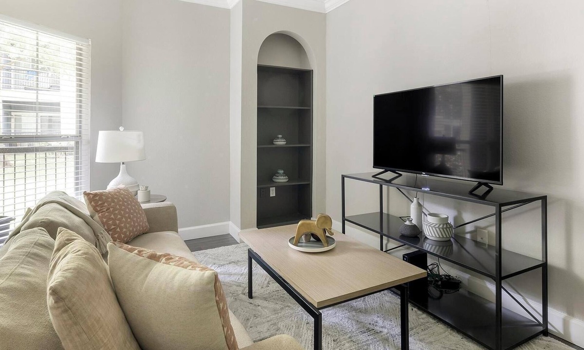 Richmond Apartment | Landing | Stunning 1BD, Gym, Pool