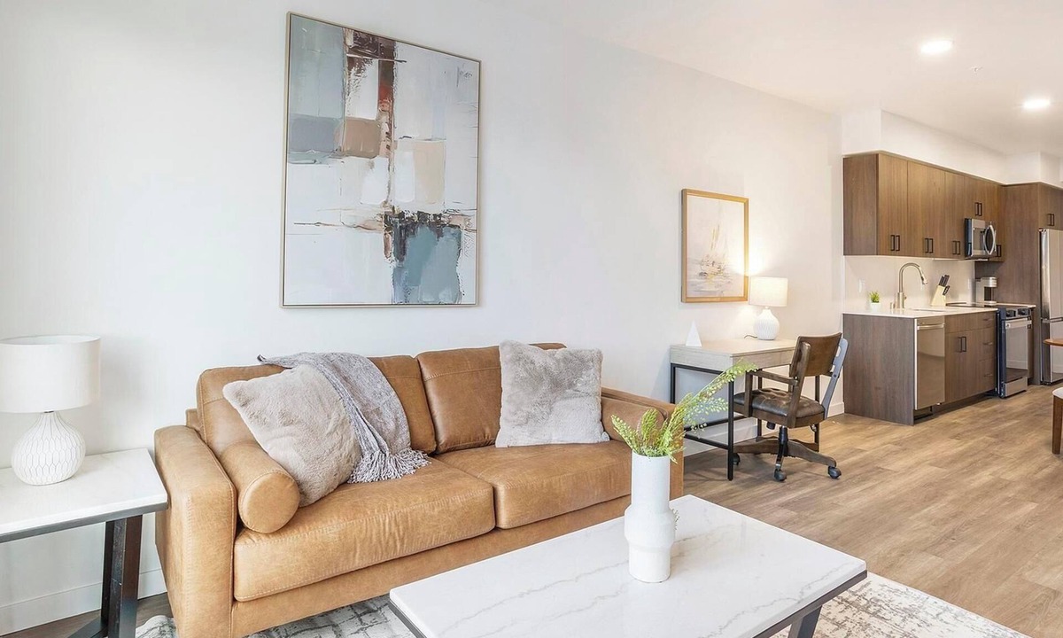 Crown Hill Apartment | Landing | Stunning 1BD, Gym