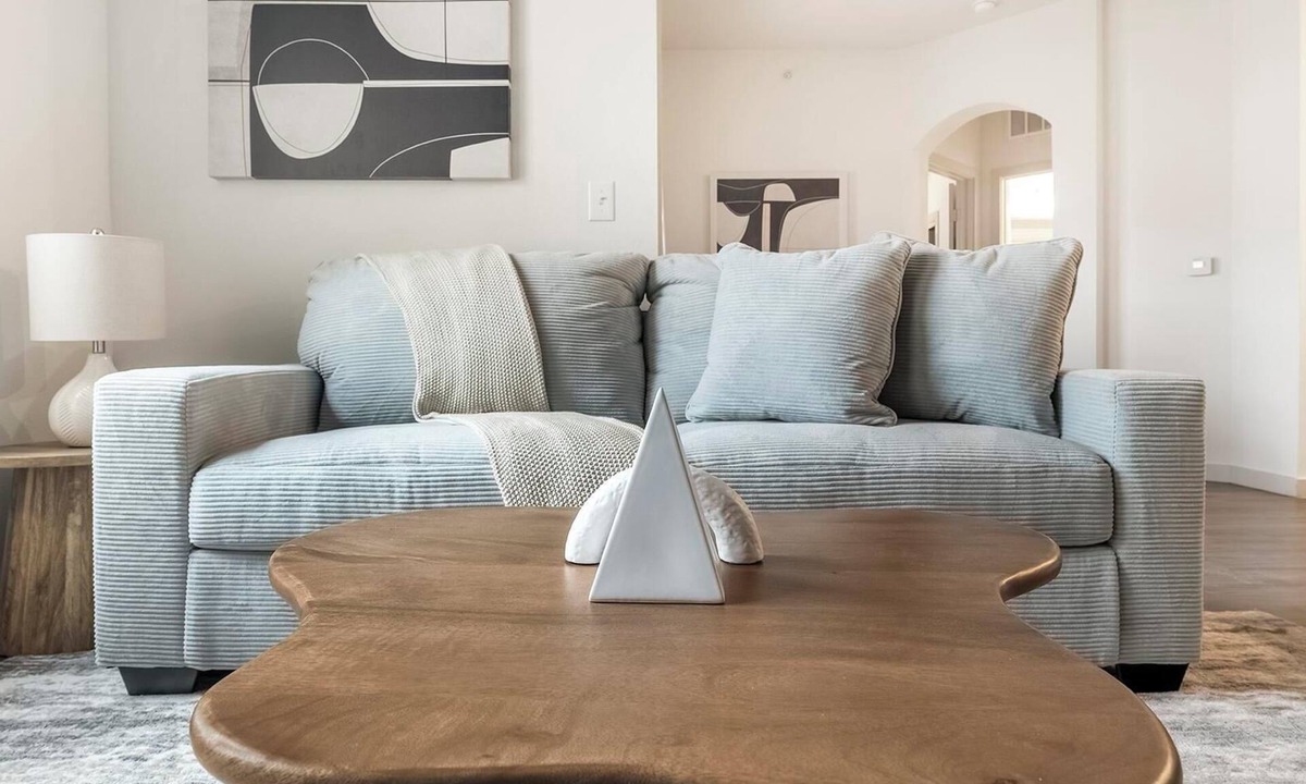 Buda Apartment | Landing | Stunning 1BD, Gym, Game Room