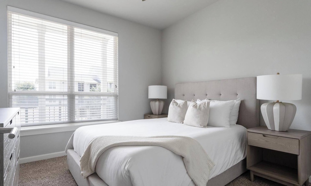 Buda Apartment | Landing | Stunning 1BD, Gym, Pool