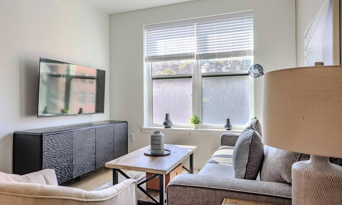 Ithaca Apartment | Landing | Stunning 1BD, Gym