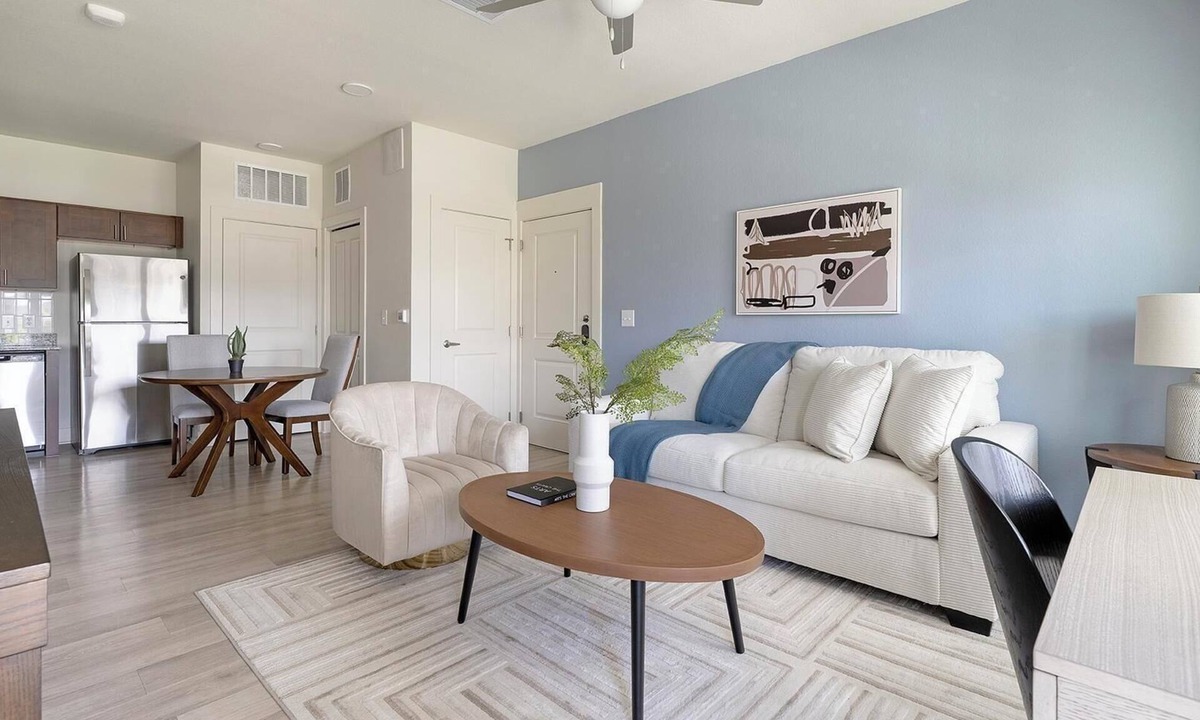 Lockhart Apartment | Landing | Stunning 1BD, Pool, Gym