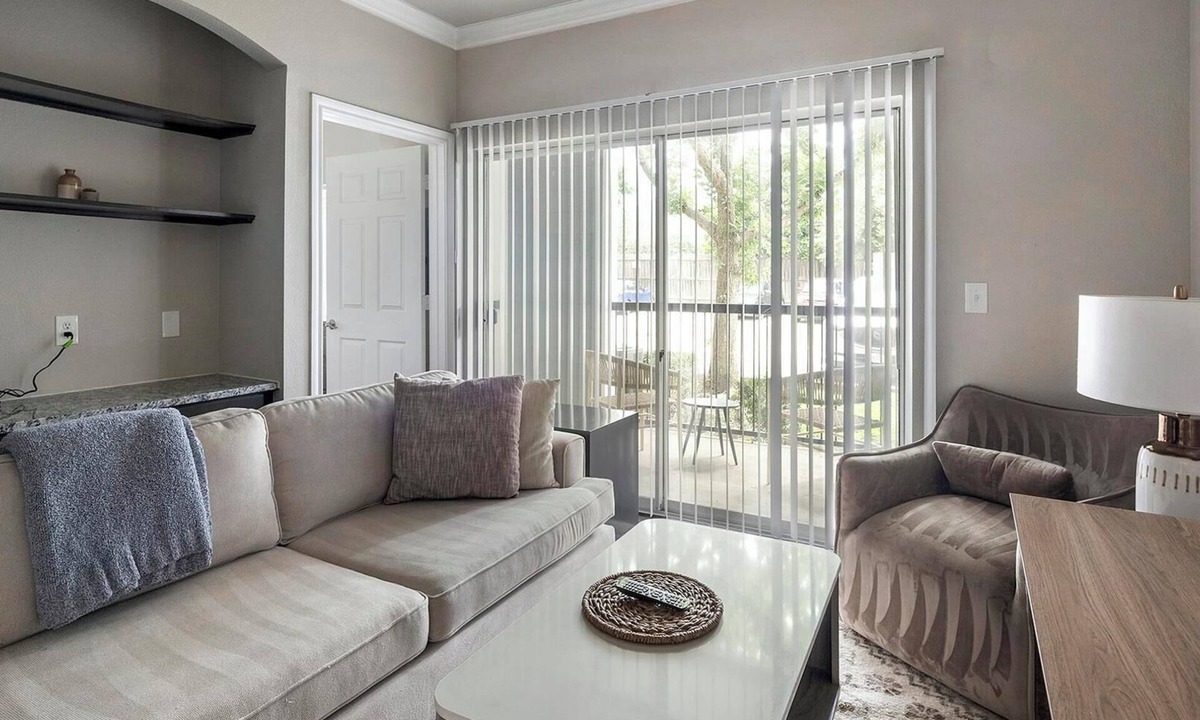 Richmond Apartment | Landing | Stunning 1BD, Pool, Gym