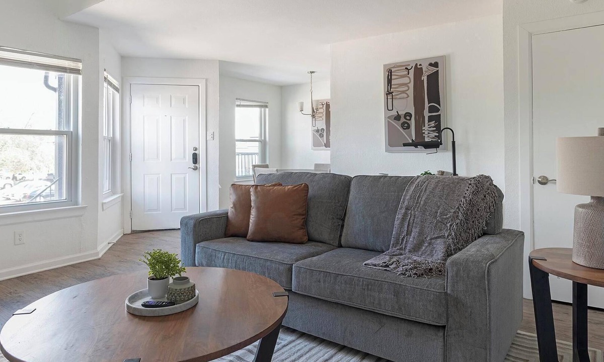 DeSoto Apartment | Landing | Stunning 1BD, Tennis Court, Pool