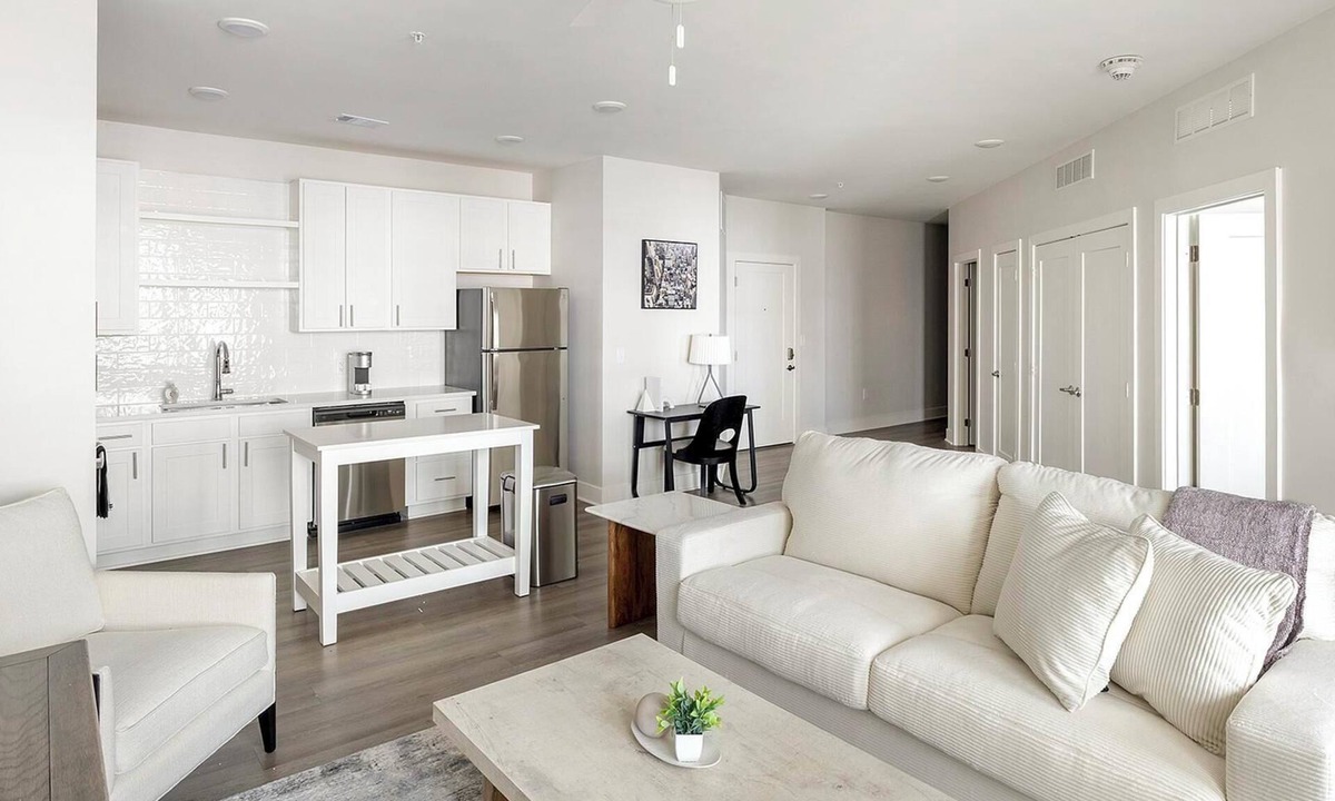 Belle Mina Apartment | Landing | Stunning 1BD, Clubhouse, Courtyard
