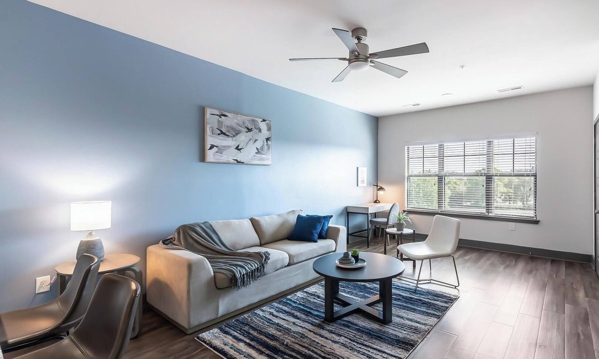 Hurstbourne Apartment | Landing | Stunning 1BD, Gym, Clubhouse