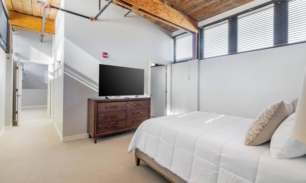 Prospect Hill Apartment | Landing | Stunning 1BD, Courtyard, Gym