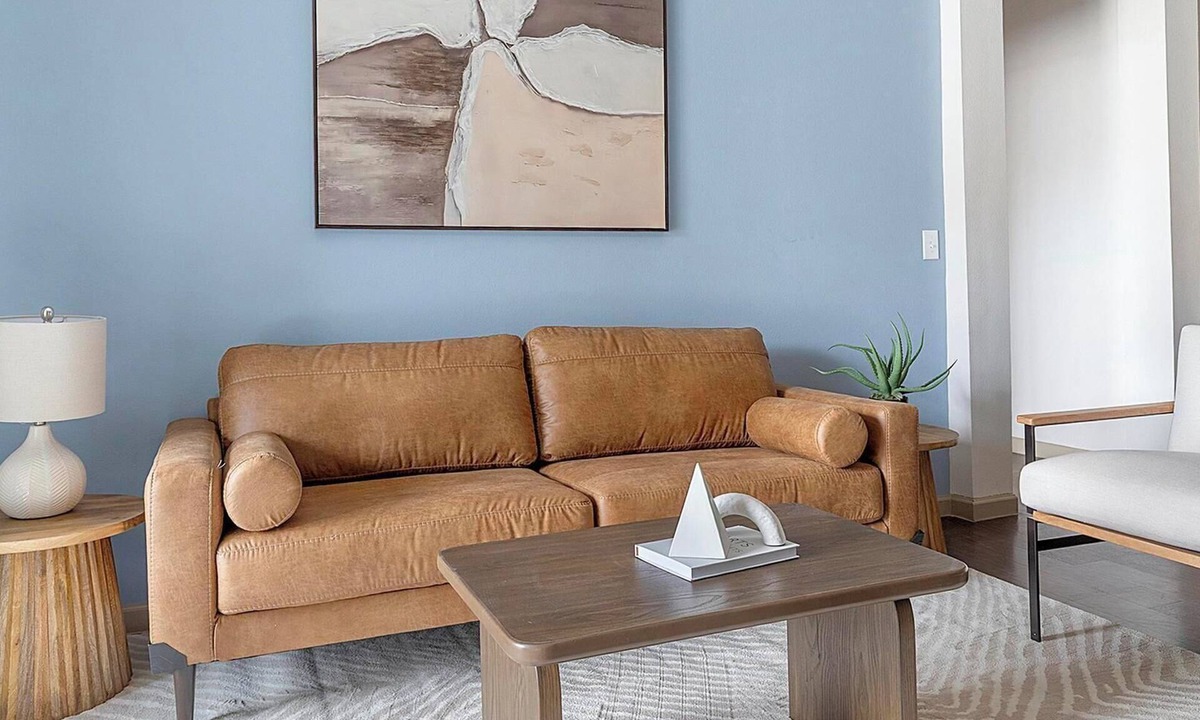 Wetmore Apartment | Landing | Stunning 2BD, Gym, Yoga Studio