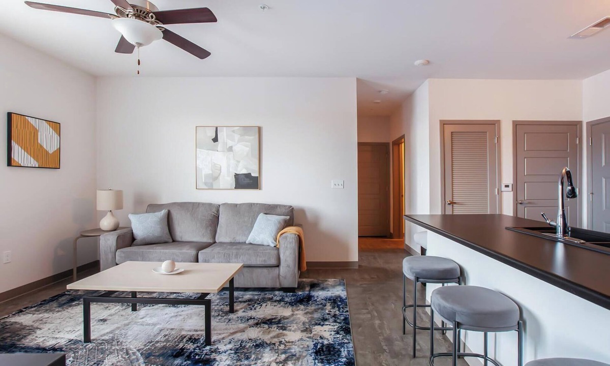 Springfield Apartment | Landing | Stunning 2BD, Courtyard