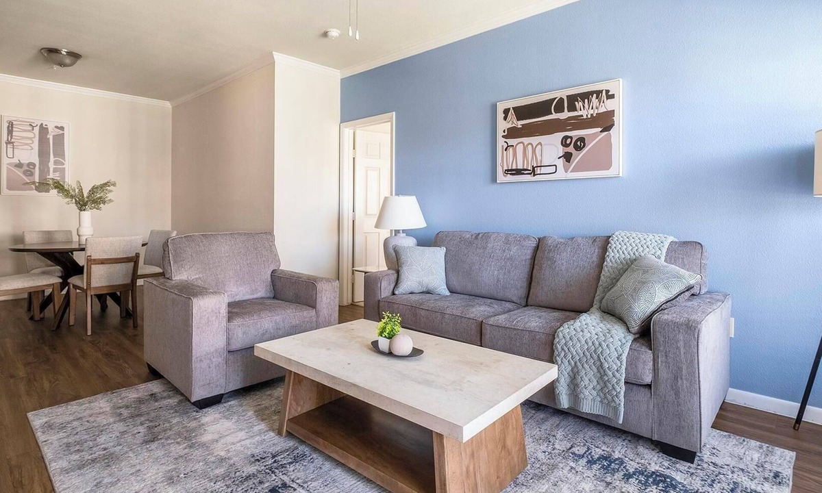 Southbelt/Ellington Apartment | Landing | Stunning 2BD, Clubhouse, Pool