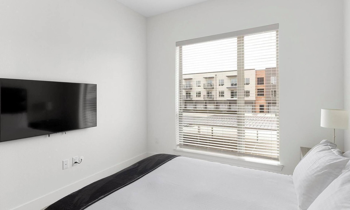 Denton Apartment | Landing | Stunning 2BD, Courtyard, Pool