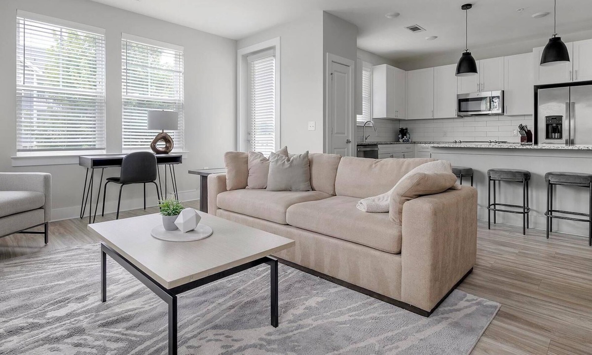 Matthews Apartment | Landing | Stunning 2BD, Gym, Pool