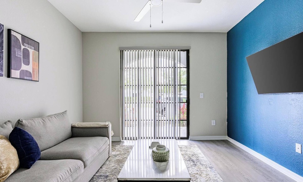 Miramar Apartment | Landing | Stunning 2BD, Gym, Clubhouse