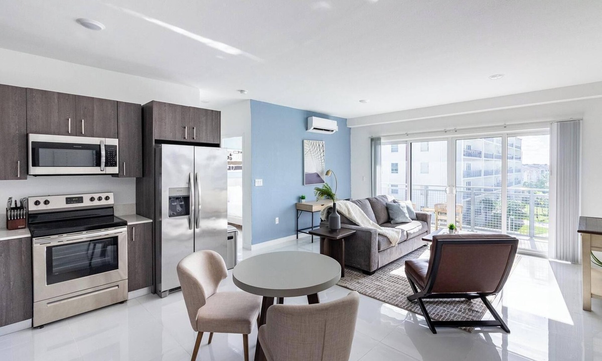Naranja Apartment | Landing | Stunning 2BD, Gym, Pool