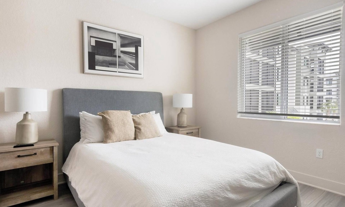 Palmetto Apartment | Landing | Stunning 2BD, Pool, Yoga Studio