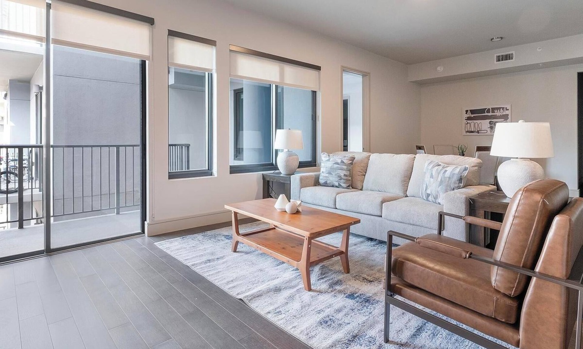 Houston Apartment | Landing | Stunning 2BD, Pool, Tennis Court