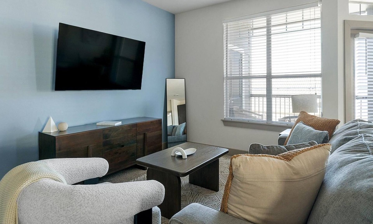 Spring Apartment | Landing | Stunning 2BD, Pool, Courtyard