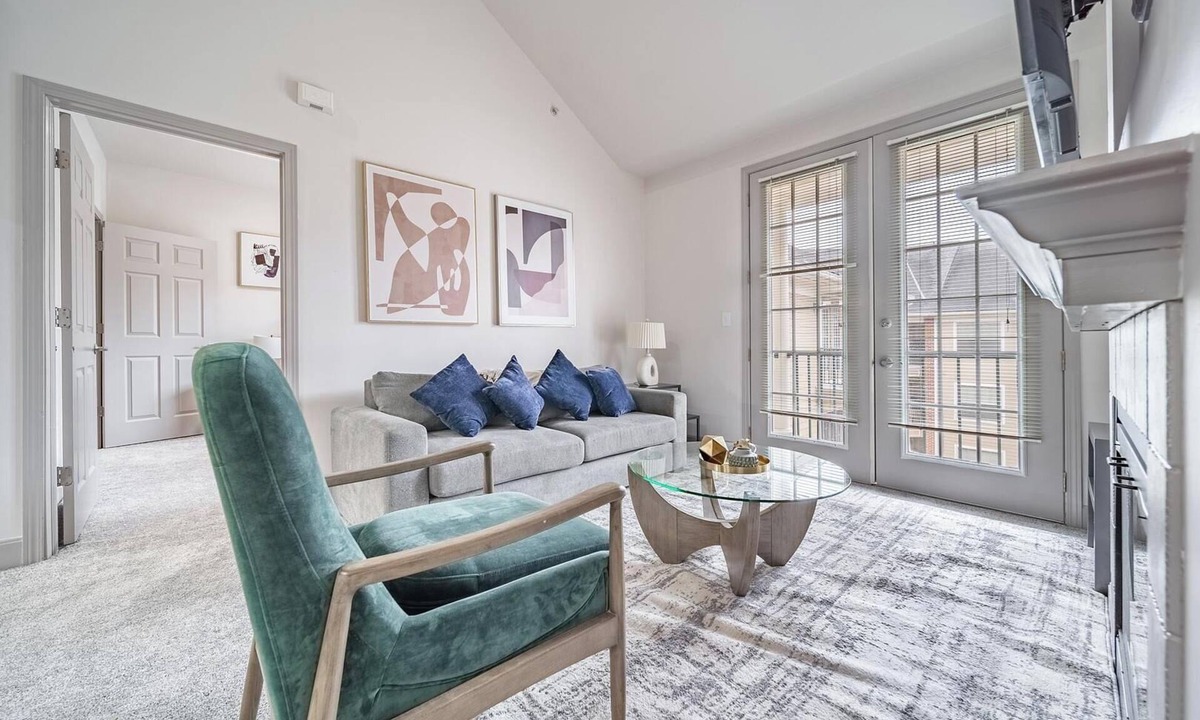 Corryville Apartment | Landing | Stunning 2BD, Clubhouse, Gym