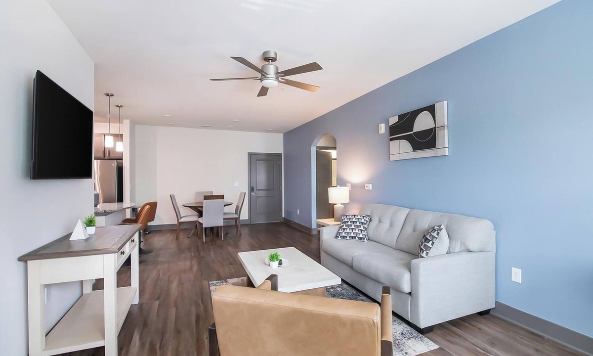 Hurstbourne Apartment | Landing | Stunning 2BD, Clubhouse, Gym