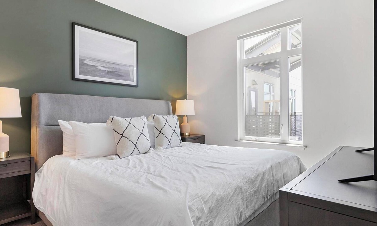 New Haven Apartment | Landing | Stunning 2BD, Yoga Studio, Pool