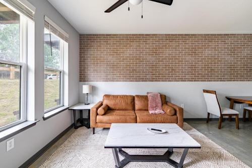 Northwest Pensacola Apartment | Landing Stunning 3BD Gym Yoga Studio