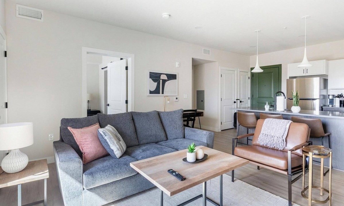 People's Freeway Apartment | Landing | Stunning 1BD in Granary District
