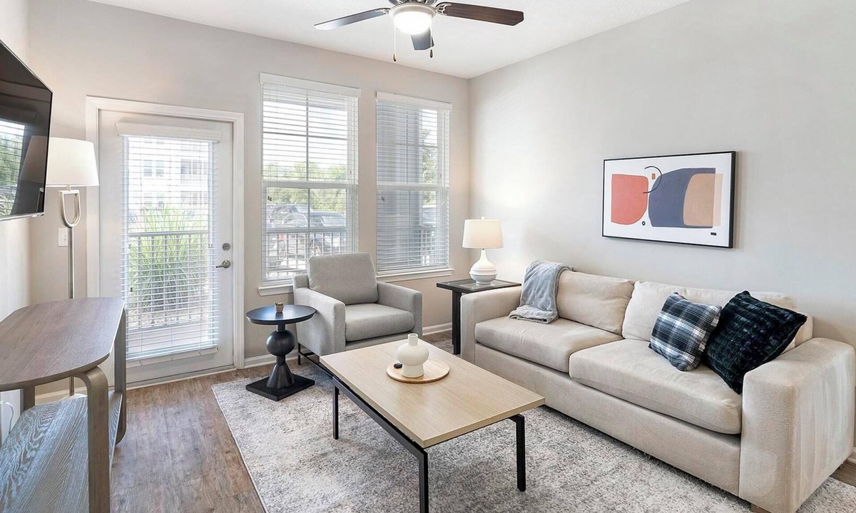 Land O' Lakes Apartment | Landing | Stunning 2BD, Pool, Gym