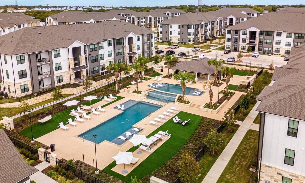 Pflugerville Apartment | Landing | Stylish 1BD, Clubhouse, Courtyard