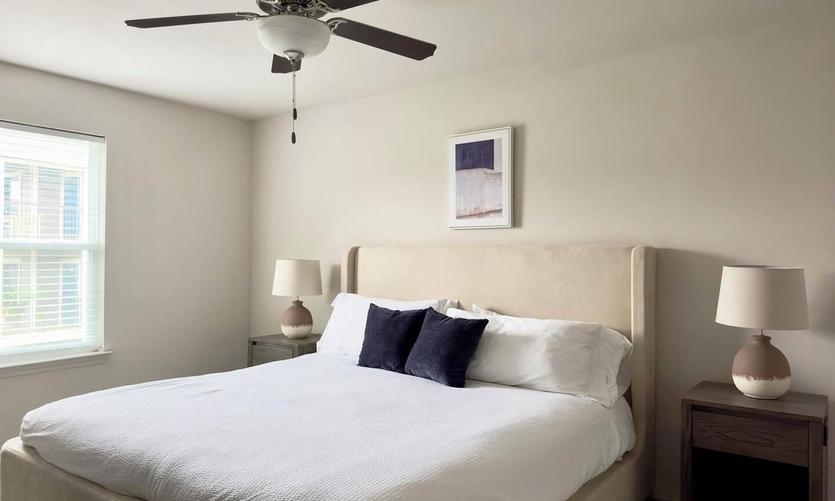 Belton Apartment | Landing | Stylish 1BD, Clubhouse, Pool