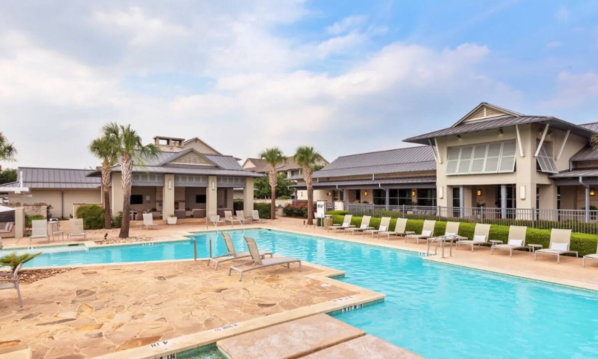 Buda Apartment | Landing | Stylish 1BD, Clubhouse, Gym