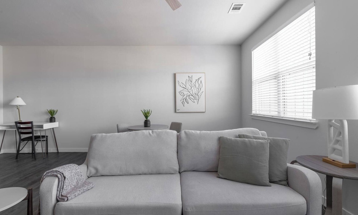 Spring Branch East Apartment | Landing | Stylish 1BD, Courtyard, Gym